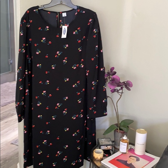 Old Navy Dresses & Skirts - Old Navy Black Long Sleeve Dress with Red & Multicolor Floral Print